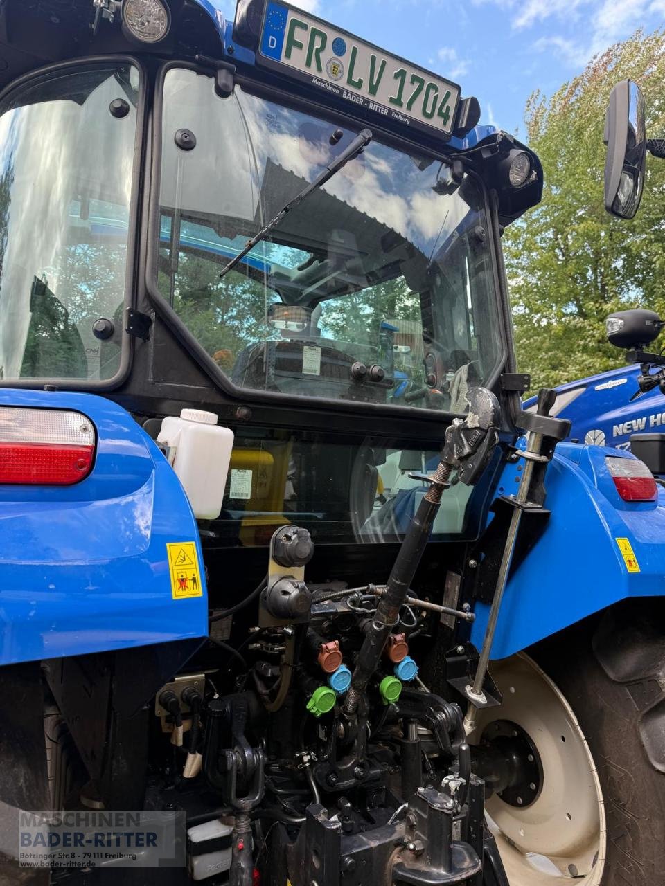 Traktor от тип New Holland T 4.75 CAB, Gebrauchtmaschine в Freiburg (Снимка 6)