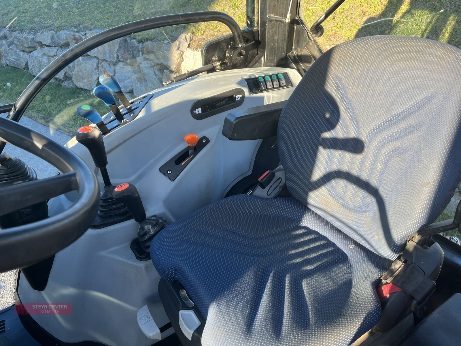 Traktor του τύπου New Holland T 4.75 mit Frontlader, Gebrauchtmaschine σε St. Pölten (Φωτογραφία 9)