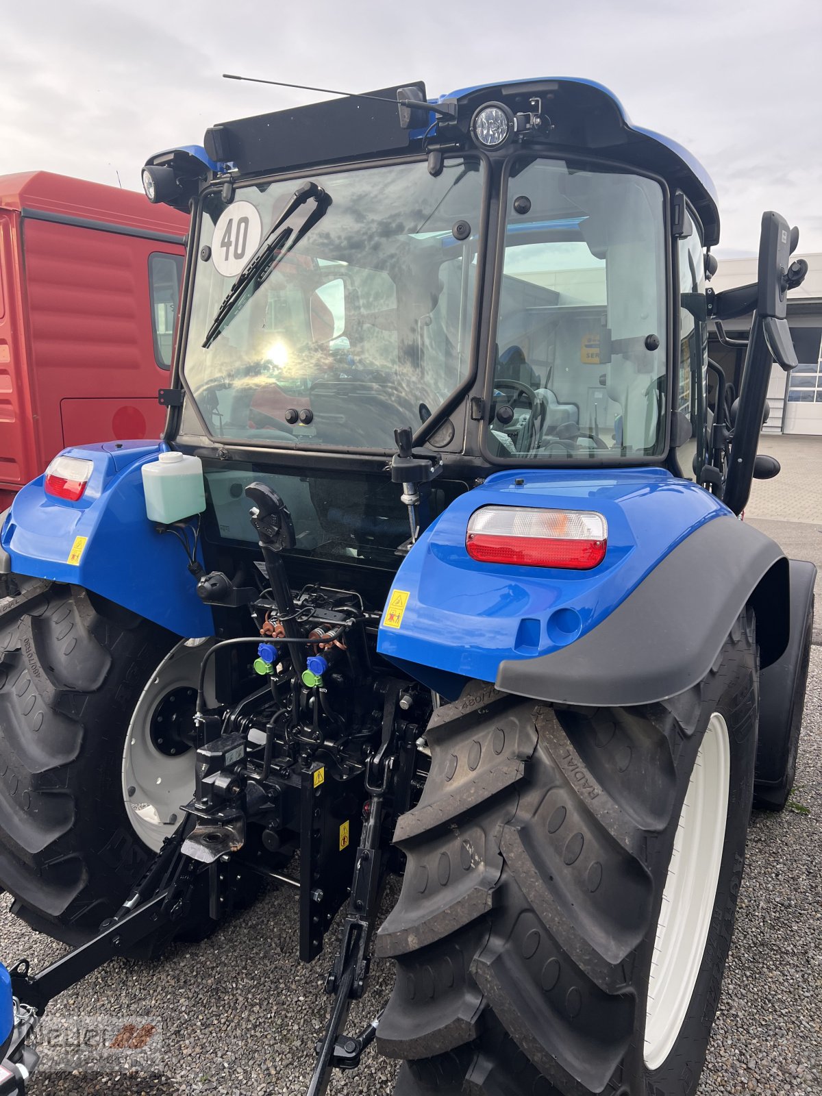 Traktor Türe ait New Holland T 4.75, Neumaschine içinde Bad Waldsee Mennisweiler (resim 3)