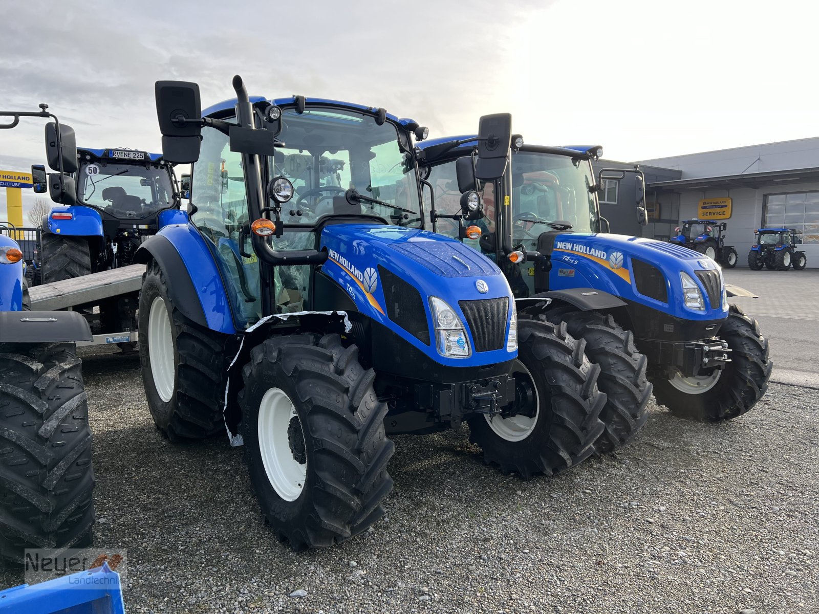 Traktor Türe ait New Holland T 4.75, Neumaschine içinde Bad Waldsee Mennisweiler (resim 7)