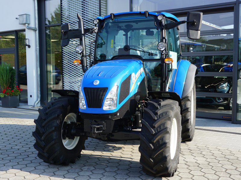 Traktor of the type New Holland T 4.75, Neumaschine in Rötz (Picture 1)