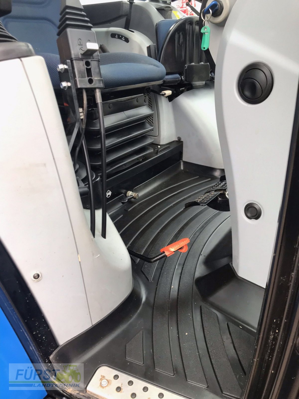 Traktor of the type New Holland T 4.75, Gebrauchtmaschine in Perlesreut (Picture 8)