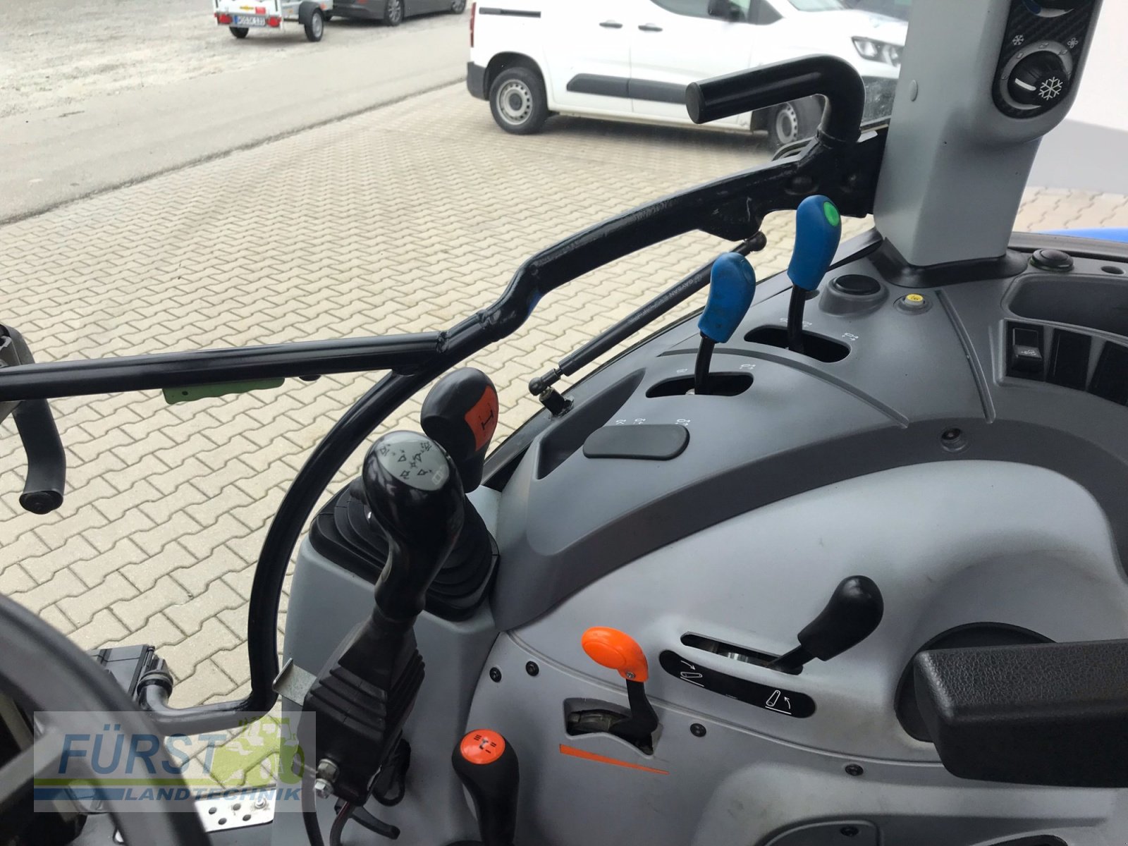 Traktor of the type New Holland T 4.75, Gebrauchtmaschine in Perlesreut (Picture 12)