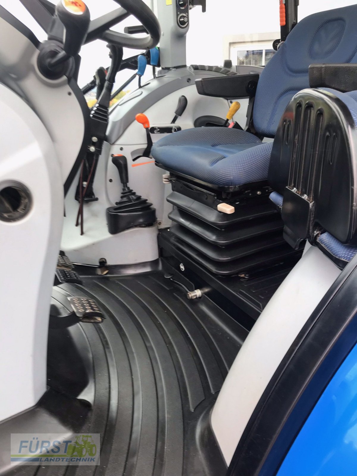 Traktor of the type New Holland T 4.75, Gebrauchtmaschine in Perlesreut (Picture 14)