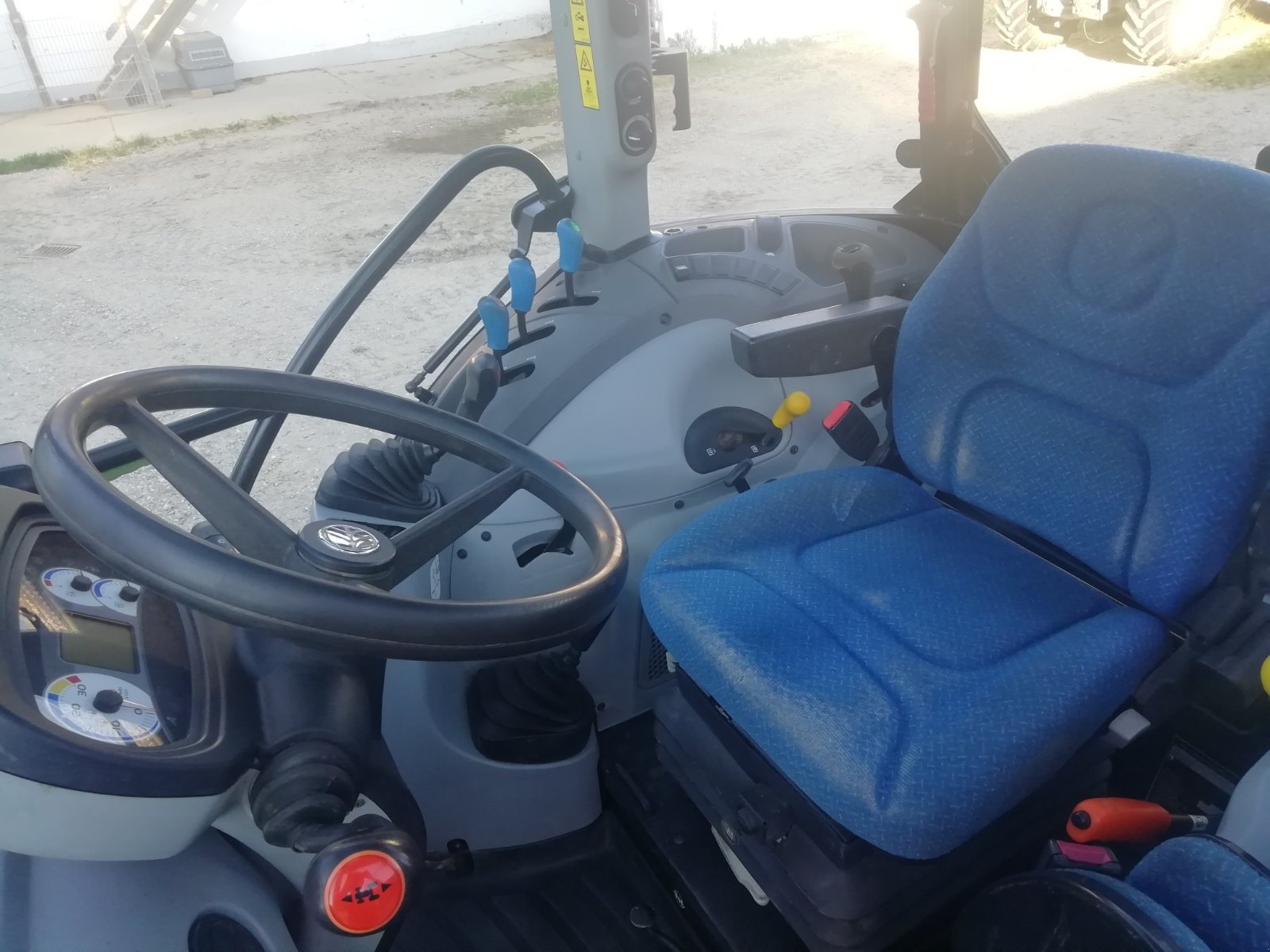 Traktor des Typs New Holland T 4.75, Gebrauchtmaschine in Erlbach (Bild 2)