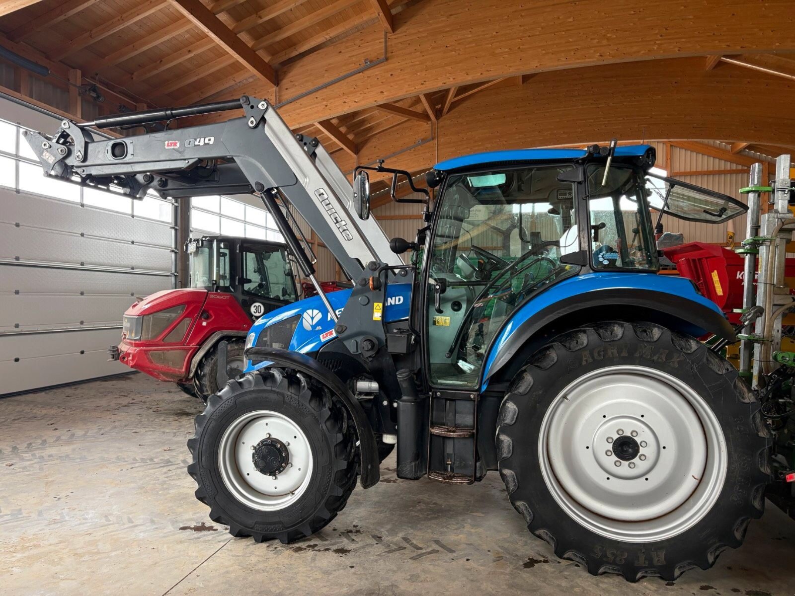 Traktor van het type New Holland T 4.85, Gebrauchtmaschine in Walpertskirchen (Foto 2)