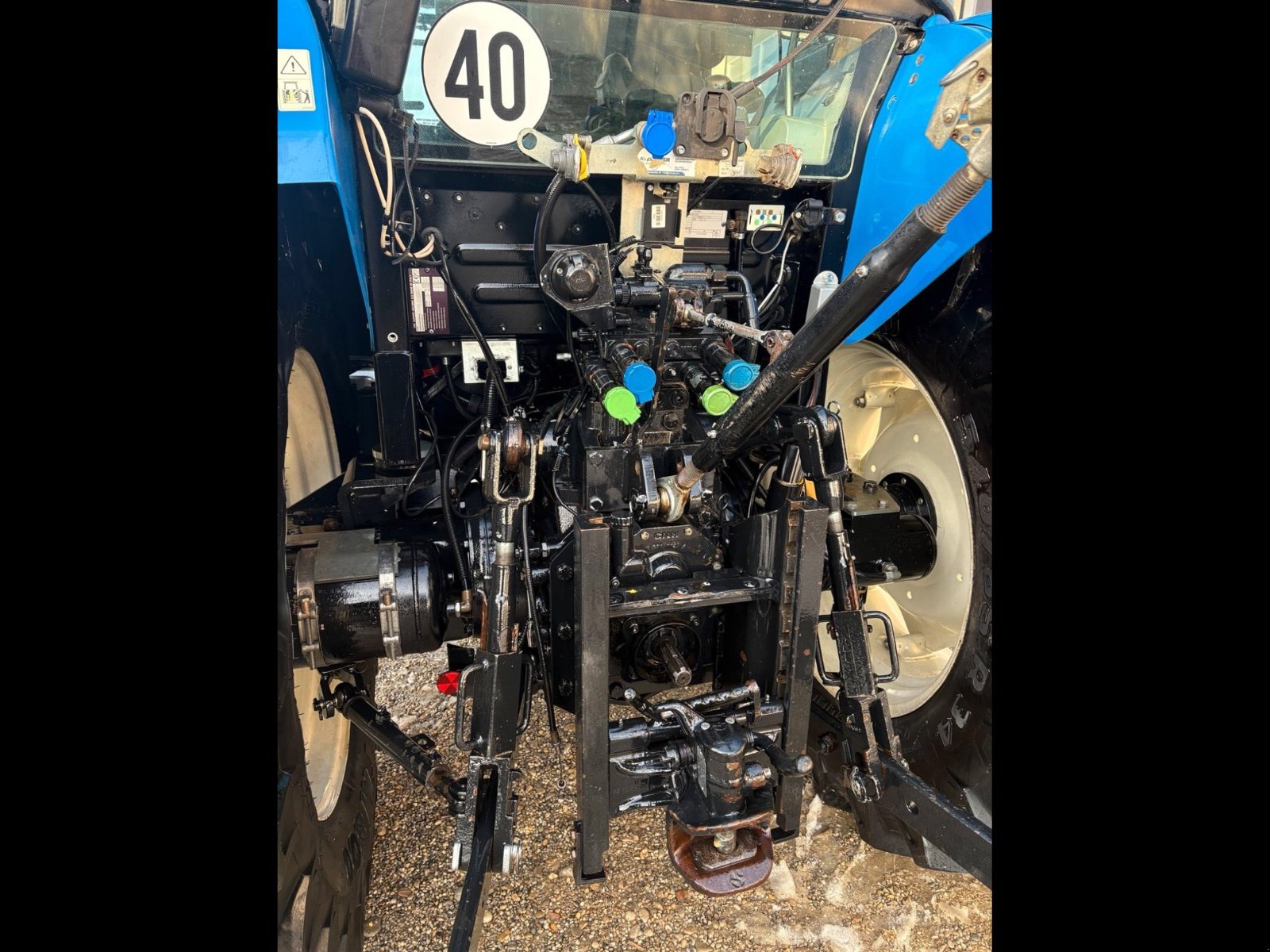 Traktor van het type New Holland T 4.85, Gebrauchtmaschine in Walpertskirchen (Foto 3)