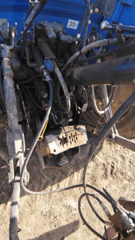 Traktor типа New Holland T 5 95 DC, Gebrauchtmaschine в ENNEZAT (Фотография 4)