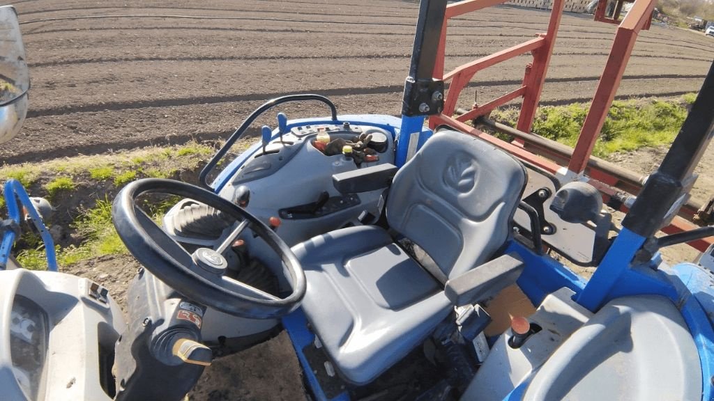 Traktor типа New Holland T 5 95 DC, Gebrauchtmaschine в ENNEZAT (Фотография 2)
