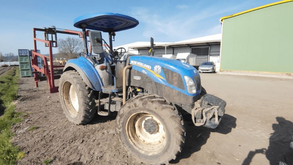 Traktor типа New Holland T 5 95 DC, Gebrauchtmaschine в ENNEZAT (Фотография 1)