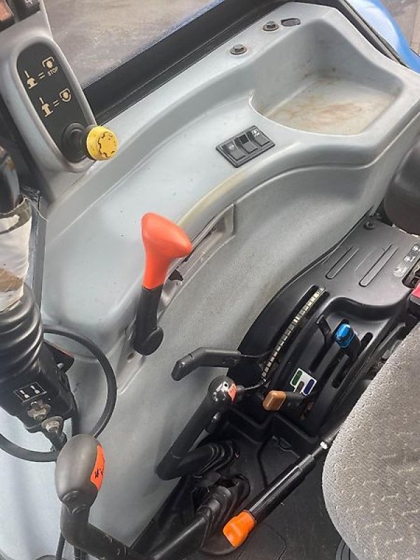 Traktor des Typs New Holland T 5050 Allradtraktor Frontlader Klima TÜV neu, Gebrauchtmaschine in Niedernhausen OT Engenhahn (Bild 15)