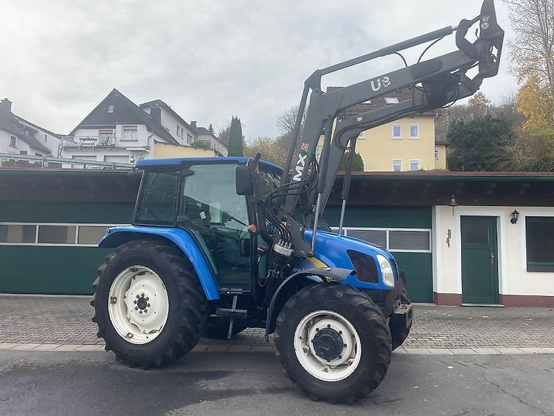 Traktor des Typs New Holland T 5050 Allradtraktor Frontlader Klima TÜV neu, Gebrauchtmaschine in Niedernhausen OT Engenhahn (Bild 2)