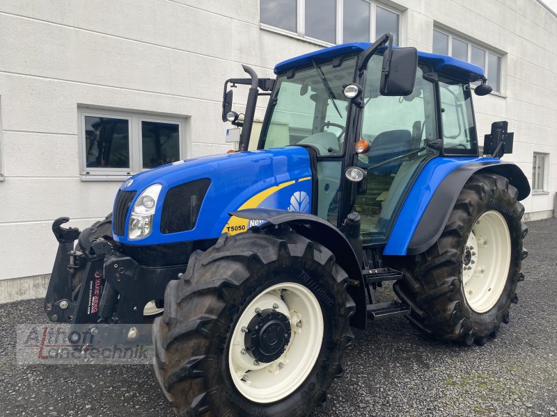 Traktor of the type New Holland T 5050, Gebrauchtmaschine in Wabern (Picture 1)