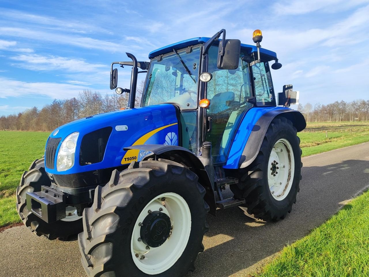 Traktor des Typs New Holland T 5050, Gebrauchtmaschine in Rouveen (Bild 2)