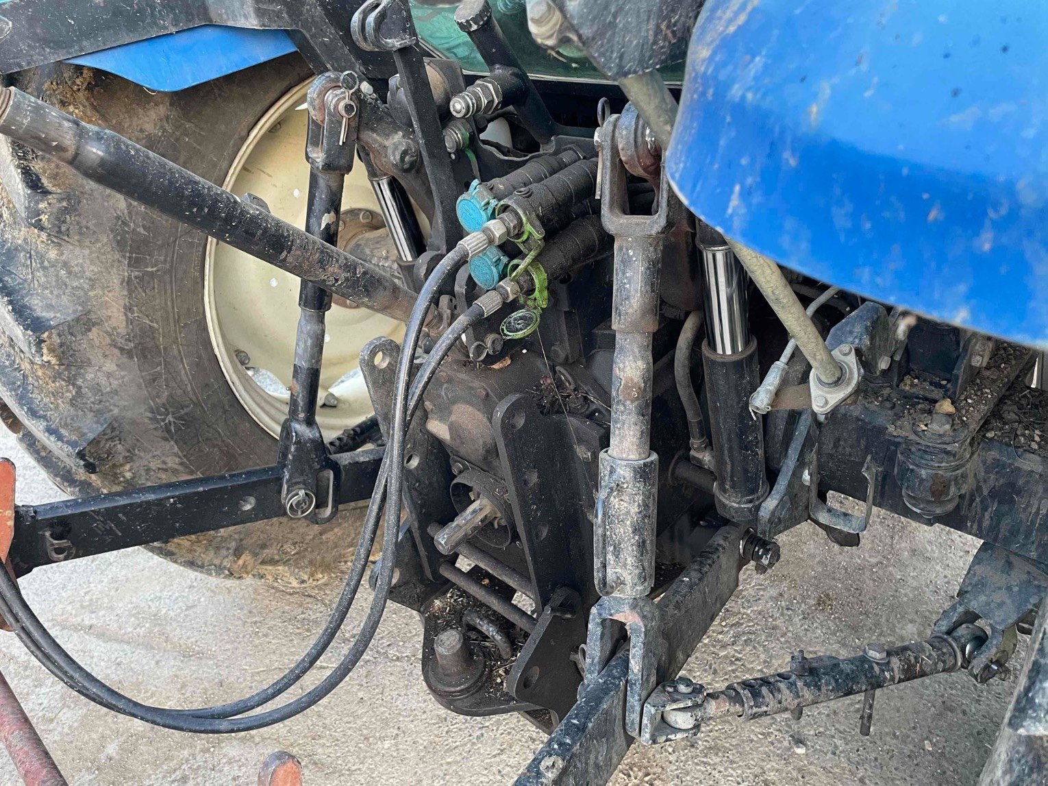 Traktor tip New Holland T 5060 4RM DUALCOM, Gebrauchtmaschine in ORLEIX (Poză 5)