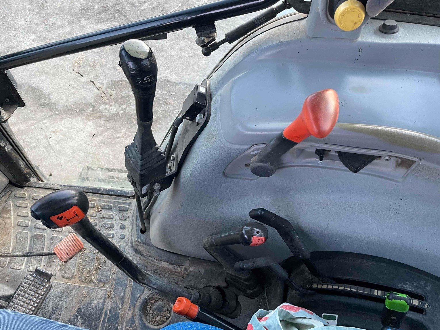 Traktor tip New Holland T 5060 4RM DUALCOM, Gebrauchtmaschine in ORLEIX (Poză 10)