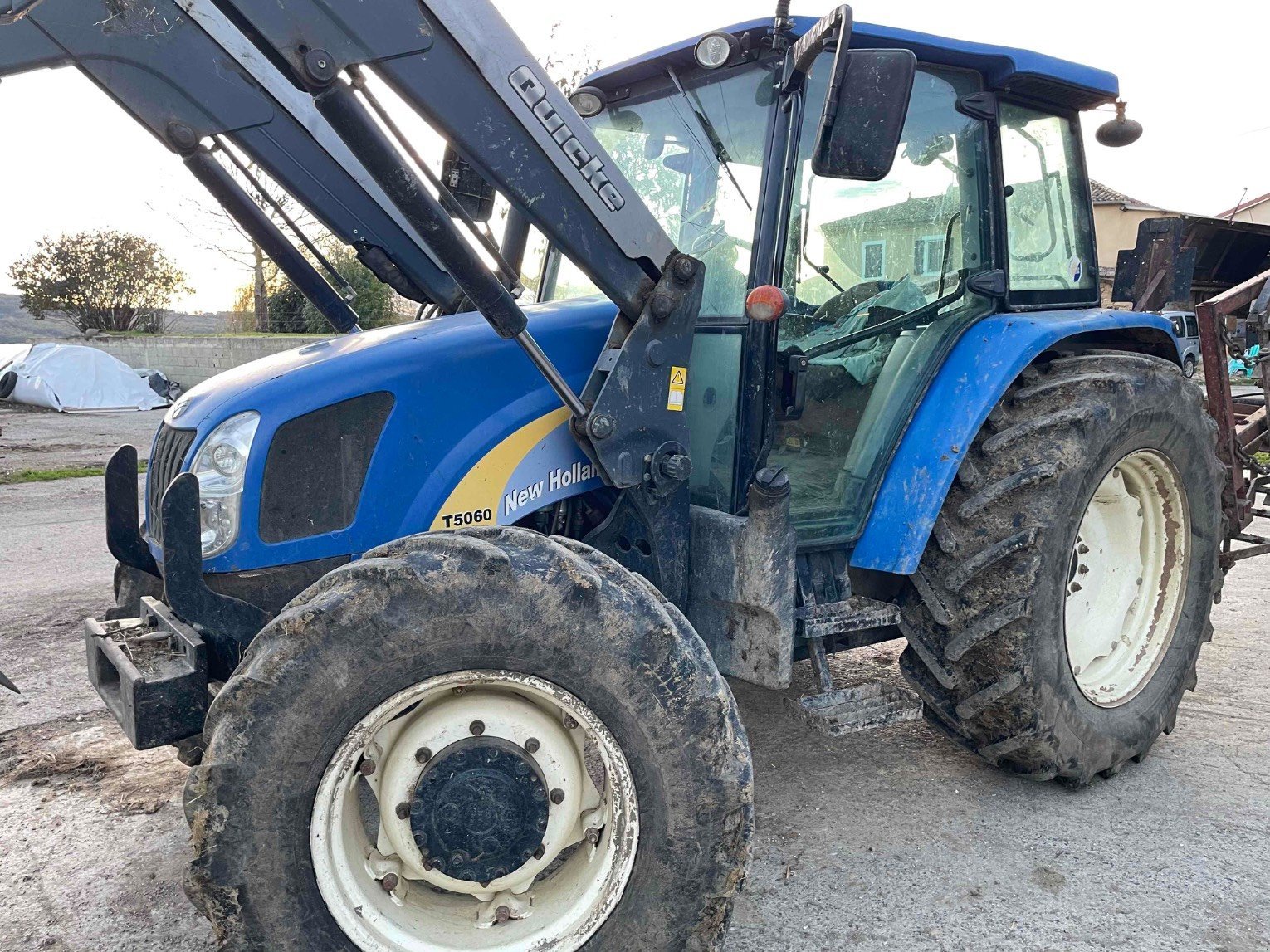 Traktor tipa New Holland T 5060 4RM DUALCOM, Gebrauchtmaschine u ORLEIX (Slika 2)
