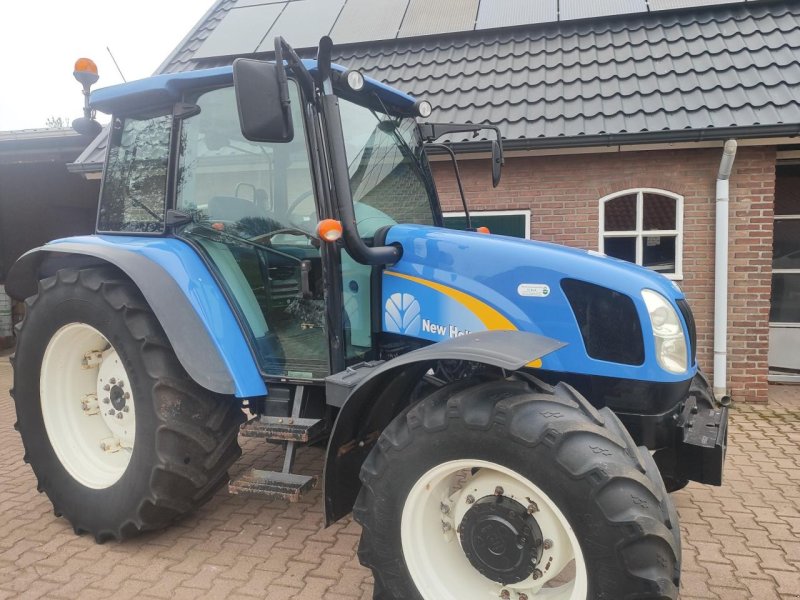 Traktor типа New Holland T 5060, Gebrauchtmaschine в Rouveen
