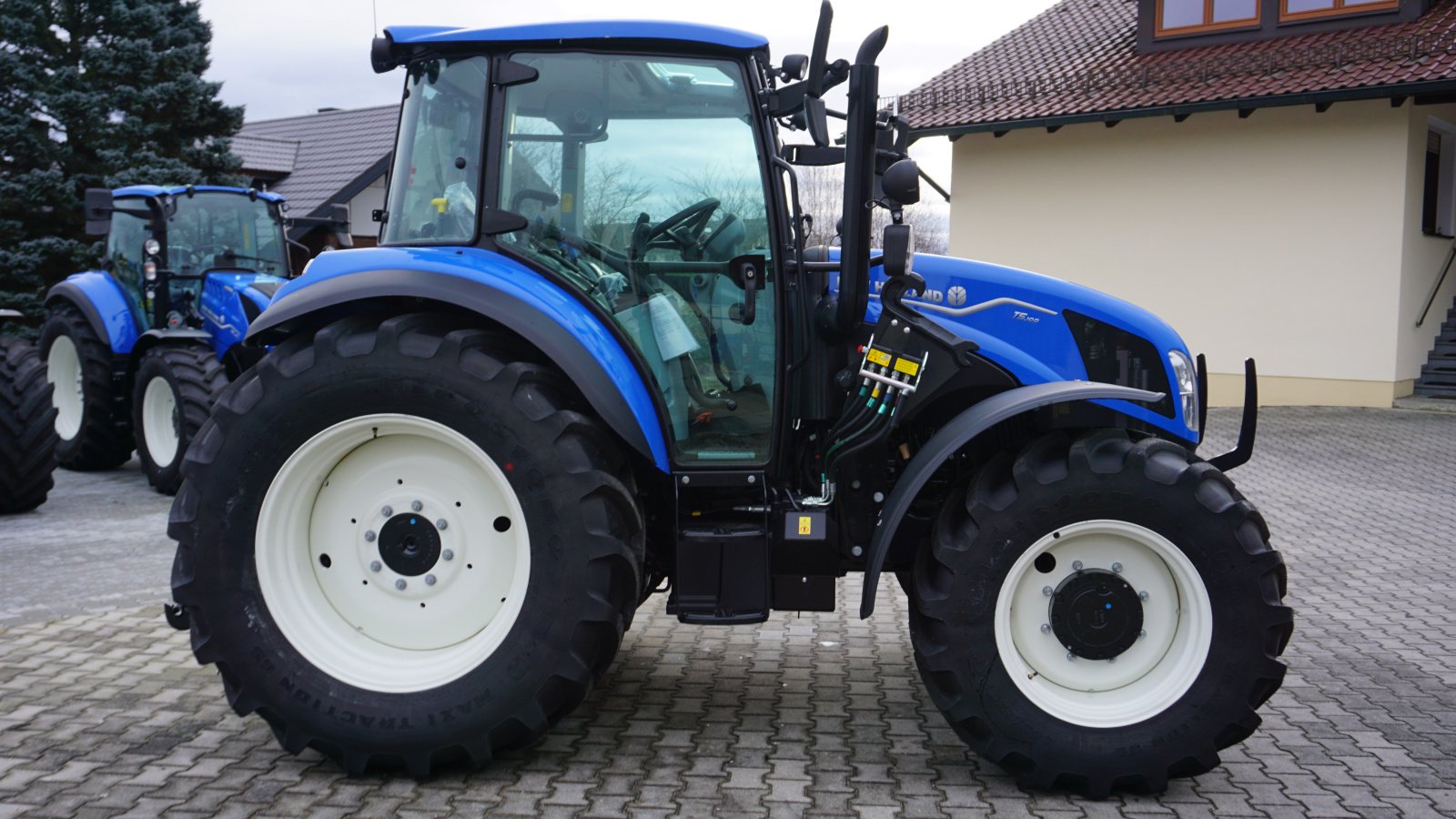 Traktor des Typs New Holland T 5.100 DC 1.5 HD, Neumaschine in Rötz (Bild 4)