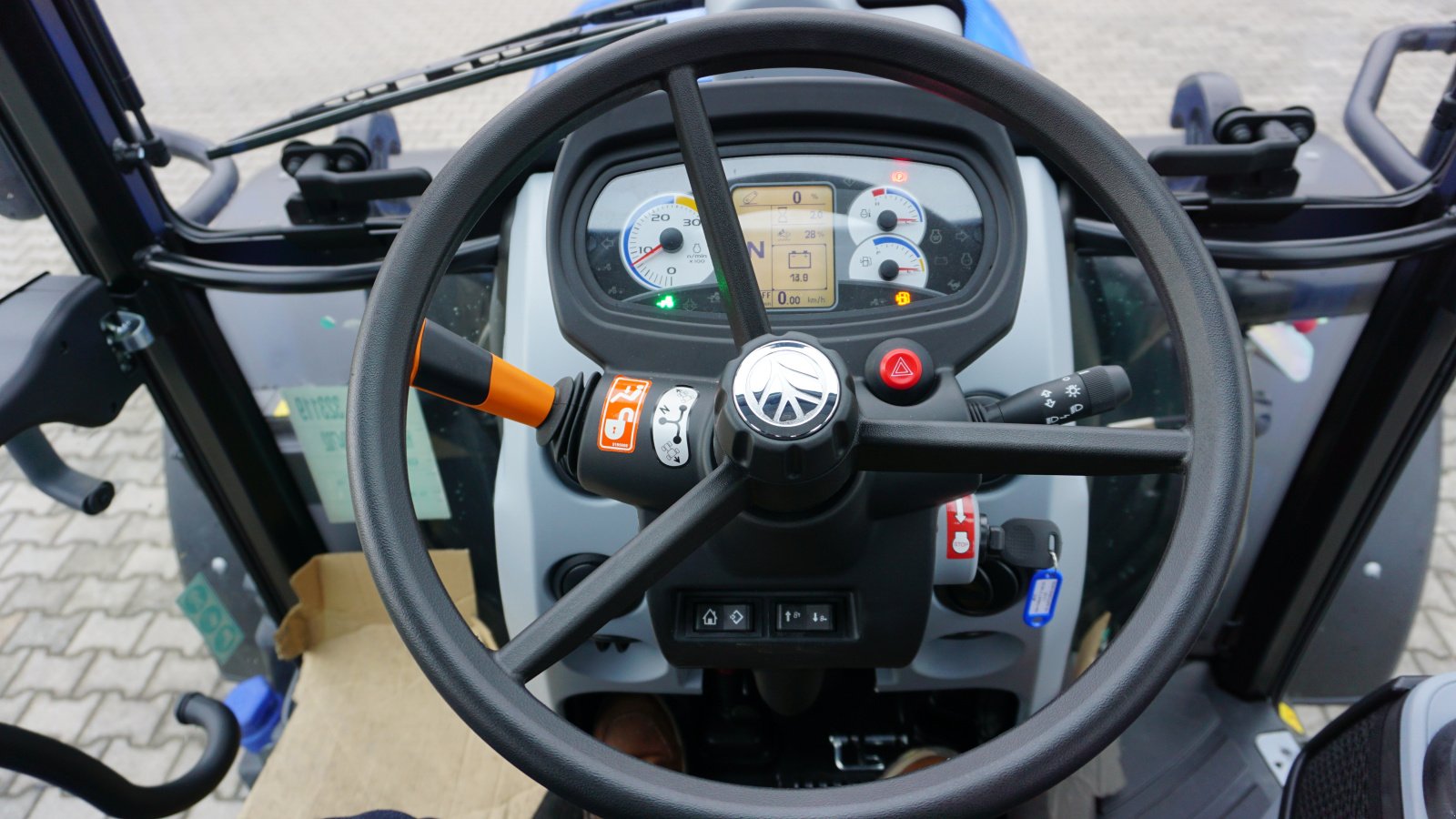 Traktor des Typs New Holland T 5.100 DC 1.5 HD, Neumaschine in Rötz (Bild 9)