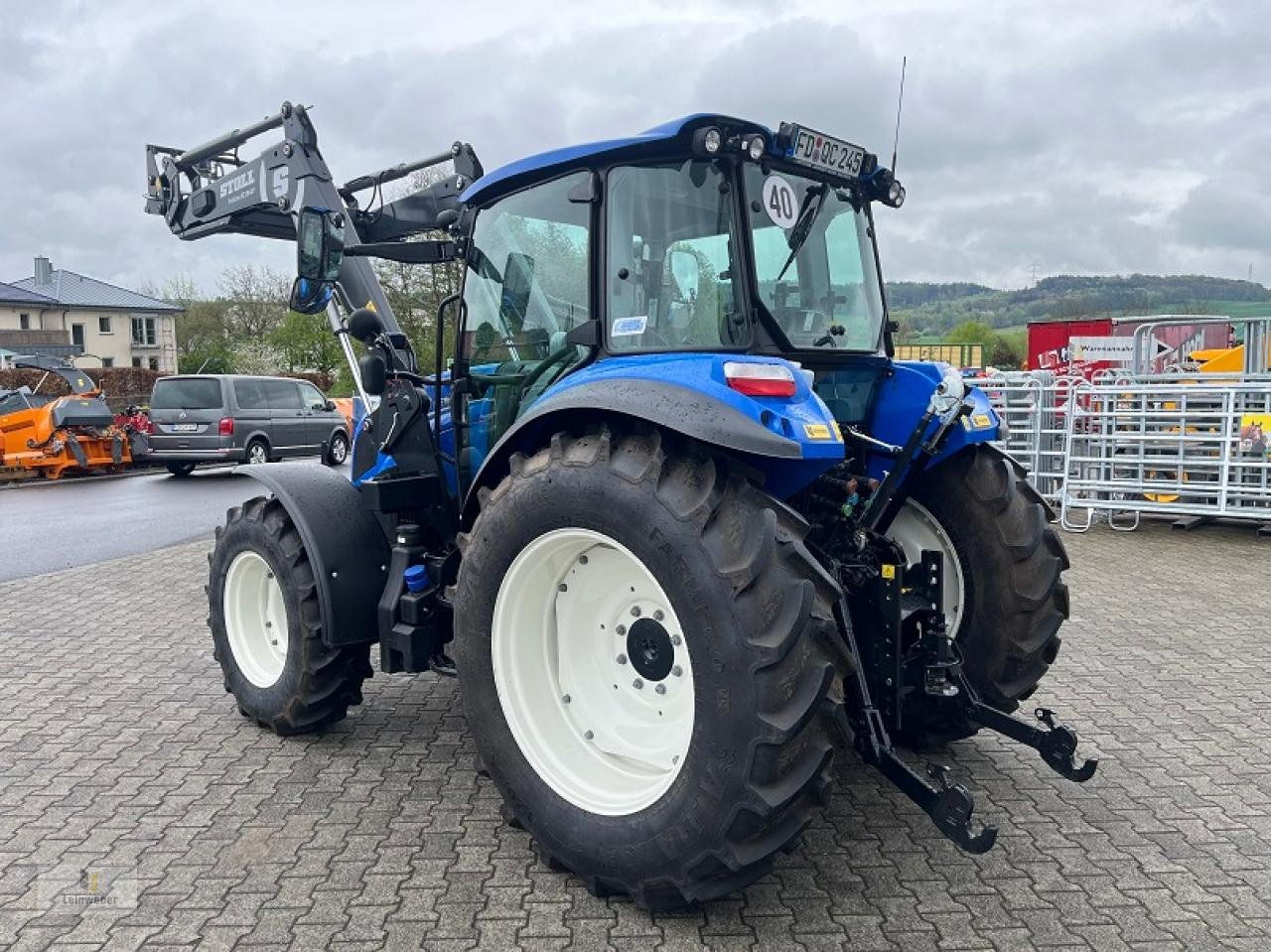 Traktor of the type New Holland T 5.100 DC, Neumaschine in Neuhof - Dorfborn (Picture 4)