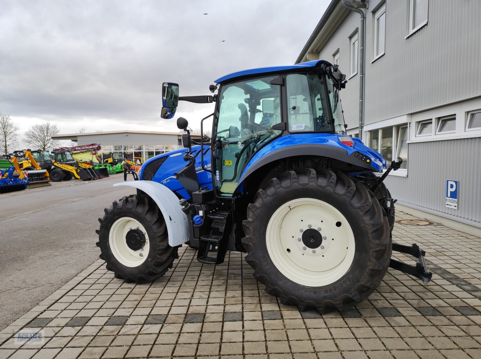 Traktor a típus New Holland T 5.100 ElectroCommand, Neumaschine ekkor: Salching bei Straubing (Kép 8)