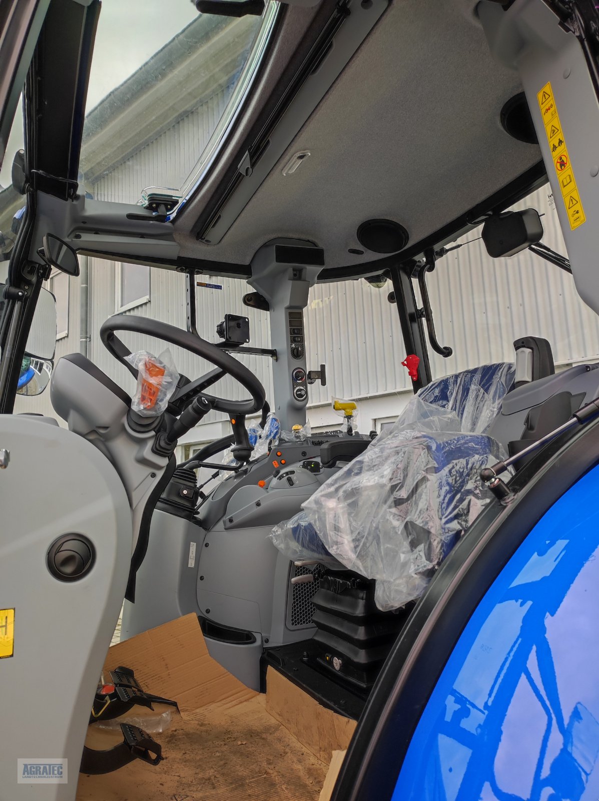 Traktor a típus New Holland T 5.100 ElectroCommand, Neumaschine ekkor: Salching bei Straubing (Kép 10)