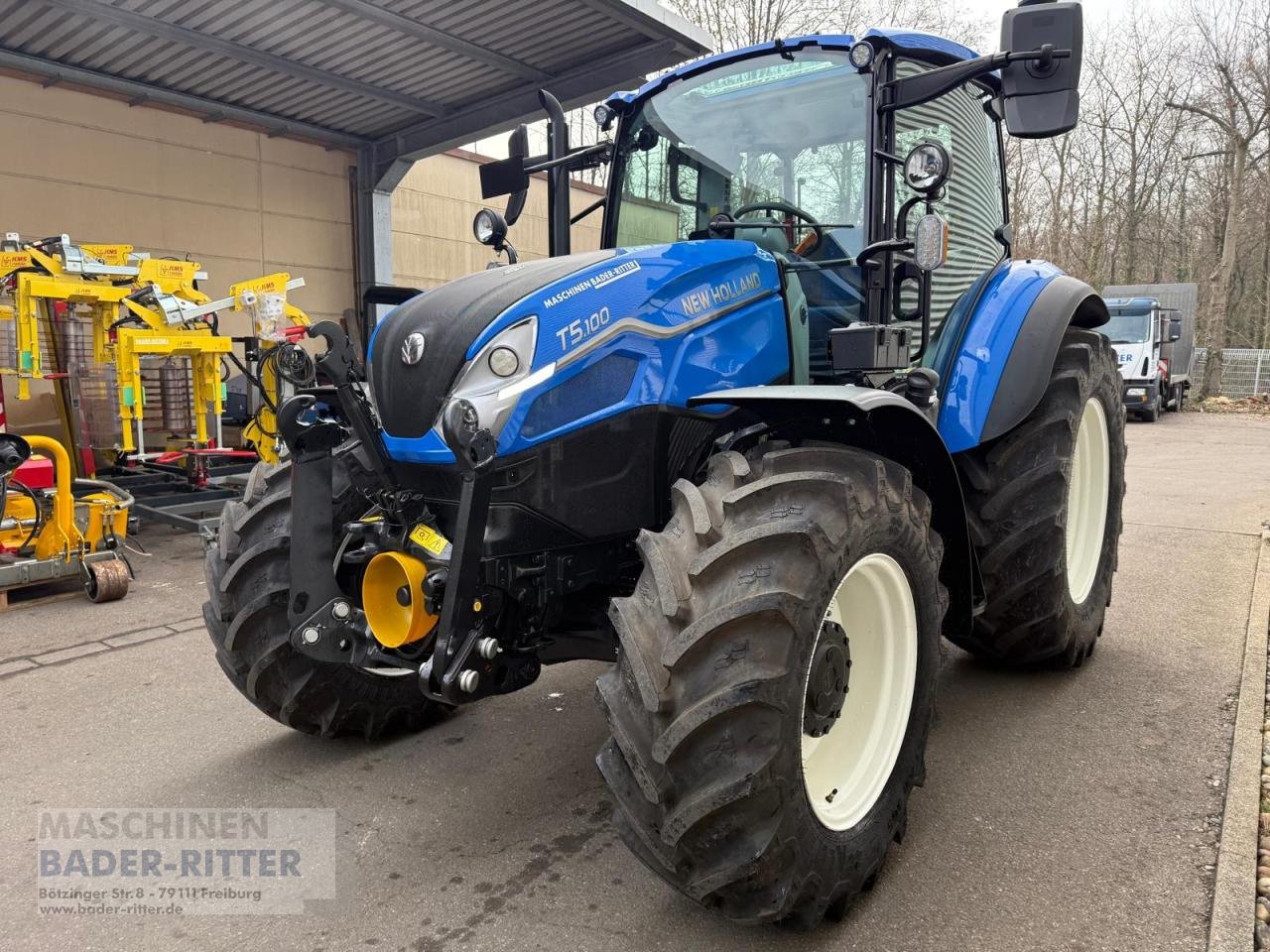 Traktor van het type New Holland T 5.100 HILO 1,5 CAB, Neumaschine in Freiburg (Foto 2)