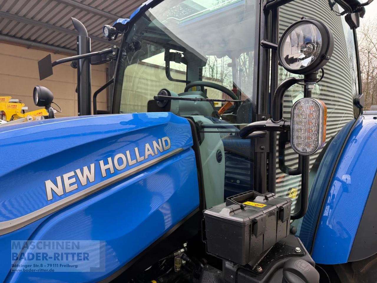 Traktor van het type New Holland T 5.100 HILO 1,5 CAB, Neumaschine in Freiburg (Foto 4)
