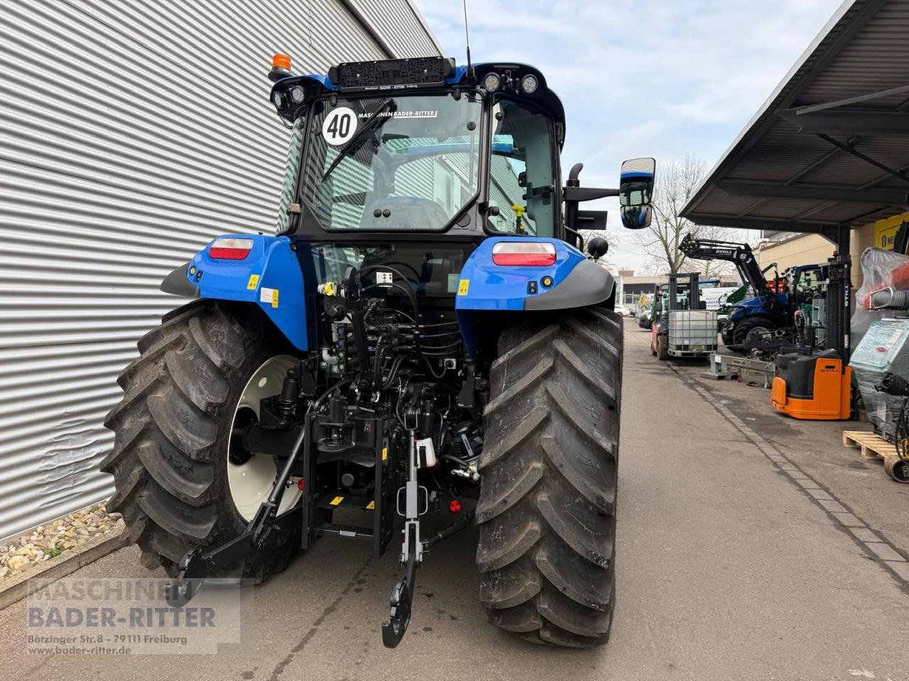 Traktor van het type New Holland T 5.100 HILO 1,5 CAB, Neumaschine in Freiburg (Foto 5)