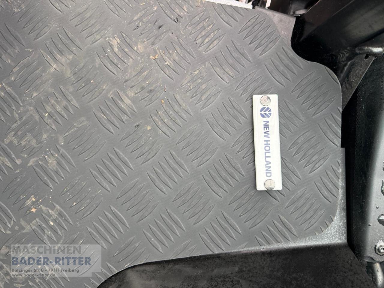 Traktor van het type New Holland T 5.100 HILO 1,5 CAB, Neumaschine in Freiburg (Foto 9)