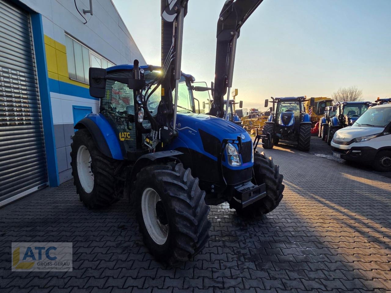 Traktor типа New Holland T 5.100 POWERSHUTTLE SMART DRUCKLUFT, Gebrauchtmaschine в Groß-Gerau (Фотография 3)