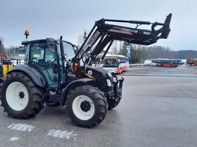 Traktor des Typs New Holland T 5.105, Vorführmaschine in Burgkirchen (Bild 1)