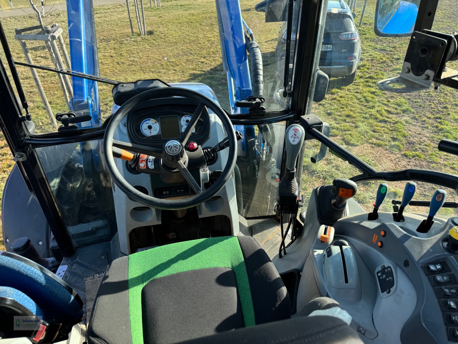 Traktor of the type New Holland T 5.105, Gebrauchtmaschine in Buch am Wald (Picture 6)