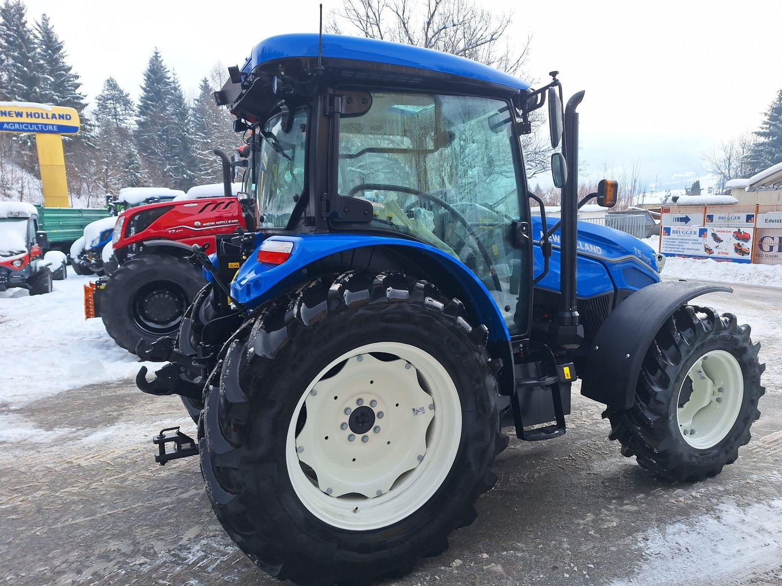 Traktor a típus New Holland T 5.110 S Neue Modellbaureihe Lagermaschine, Neumaschine ekkor: Burgkirchen (Kép 8)