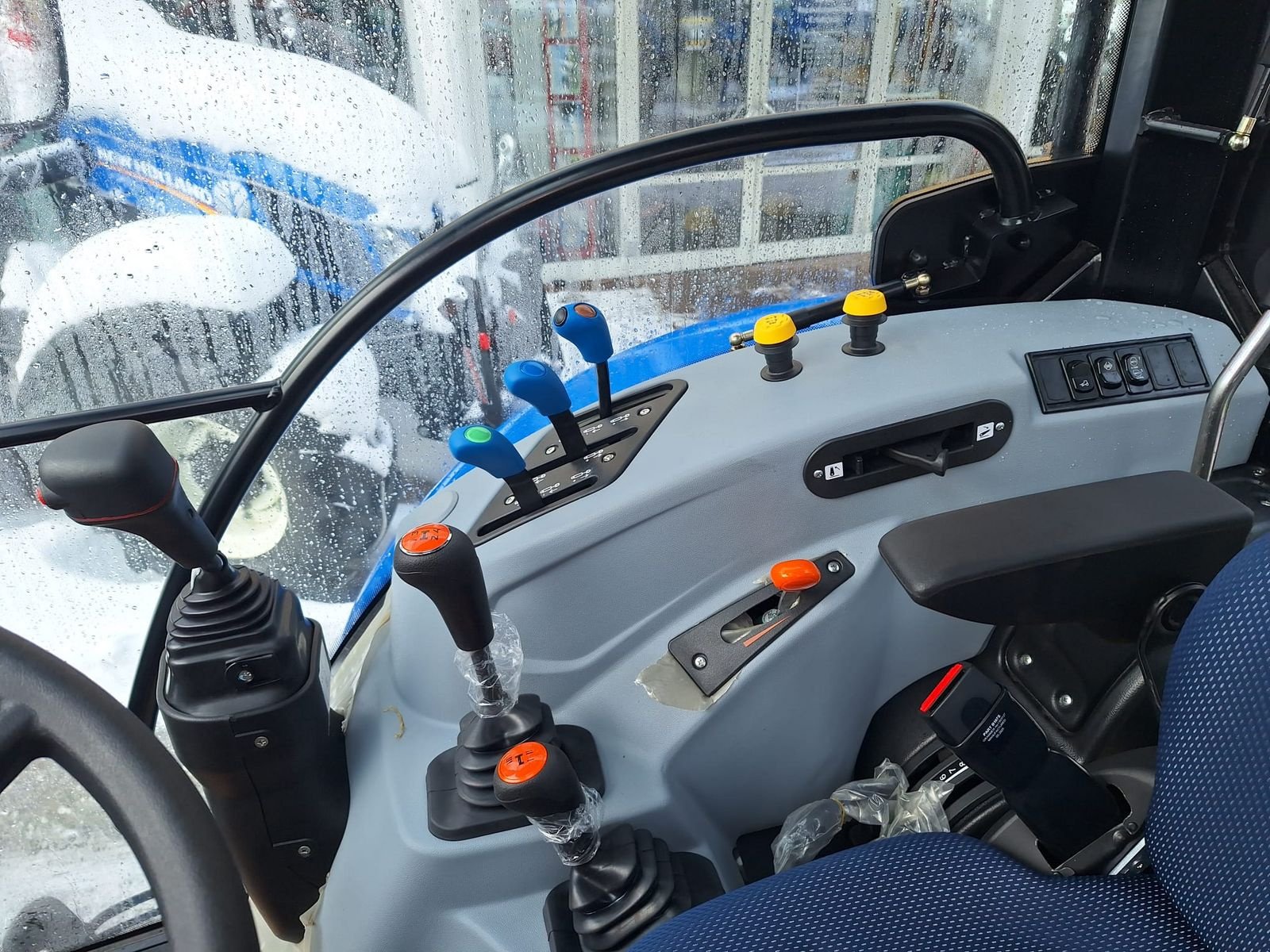 Traktor a típus New Holland T 5.110 S Neue Modellbaureihe Lagermaschine, Neumaschine ekkor: Burgkirchen (Kép 5)