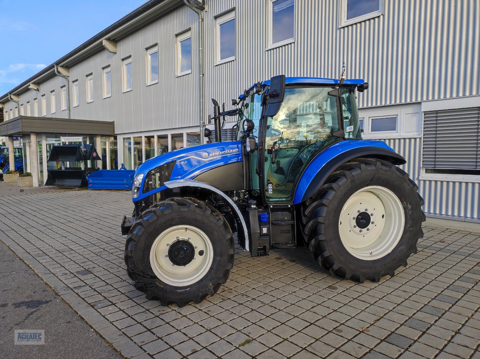 Traktor des Typs New Holland T 5.110, Neumaschine in Salching bei Straubing (Bild 4)