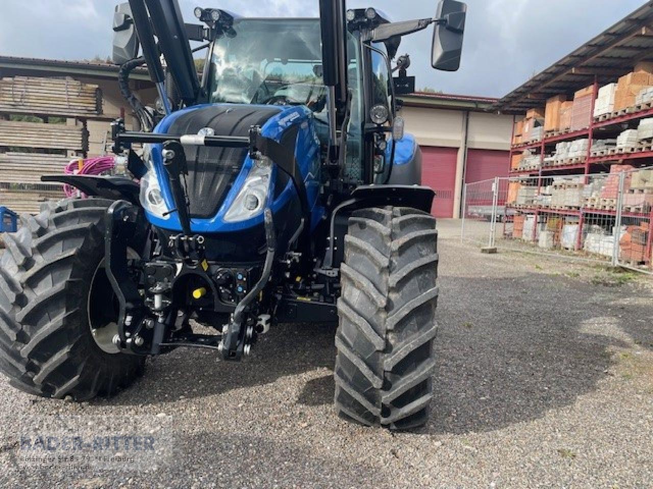 Traktor of the type New Holland T 5.120 DC, Neumaschine in Freiburg (Picture 2)