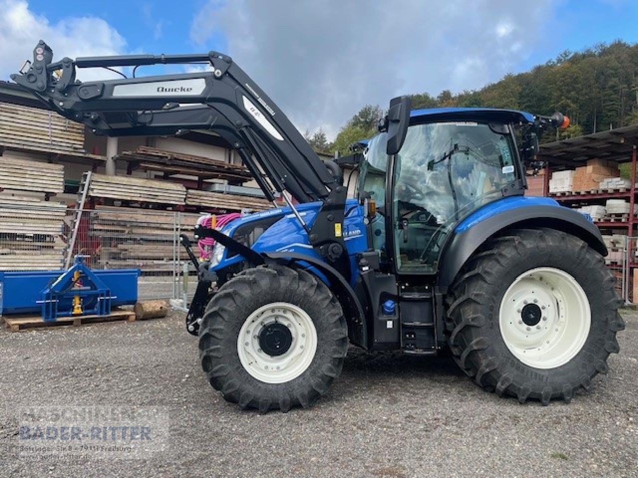 Traktor of the type New Holland T 5.120 DC, Neumaschine in Freiburg (Picture 3)
