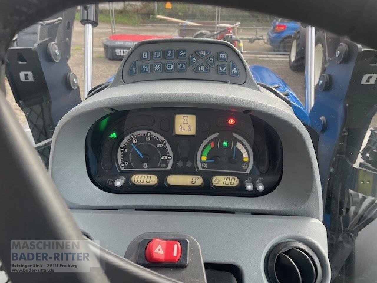 Traktor of the type New Holland T 5.120 DC, Neumaschine in Freiburg (Picture 10)