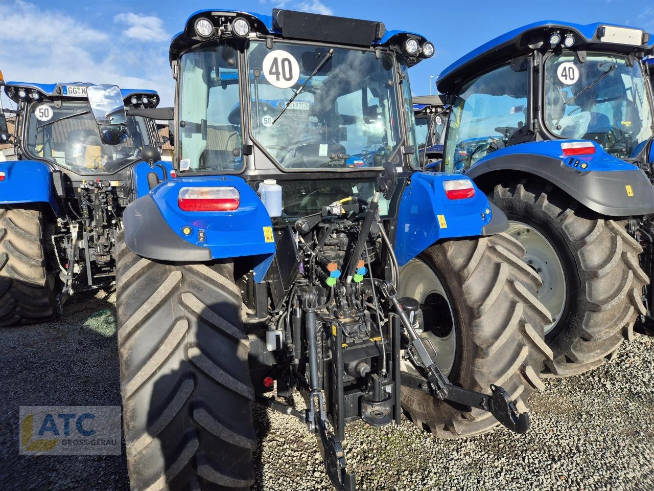 Traktor of the type New Holland T 5.120 DC, Neumaschine in Groß-Gerau (Picture 9)
