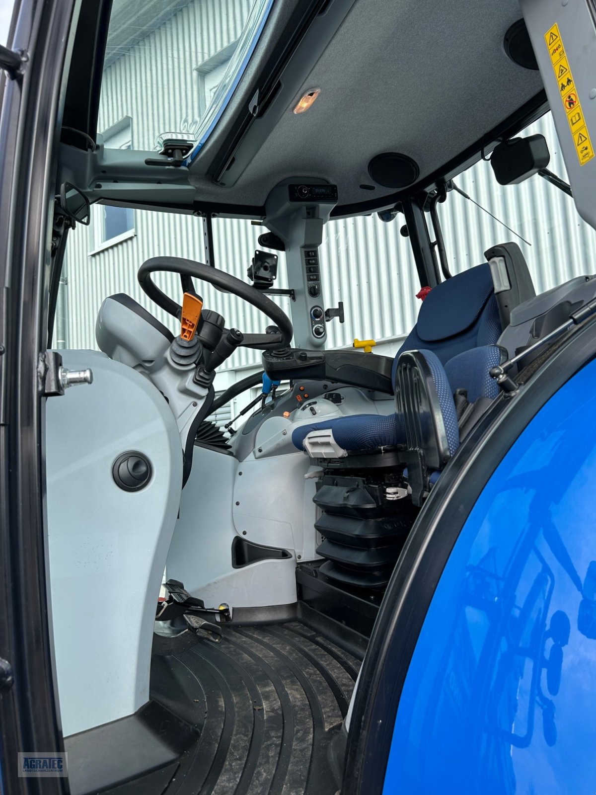 Traktor типа New Holland T 5.120 ElectroCommand, Gebrauchtmaschine в Salching bei Straubing (Фотография 10)