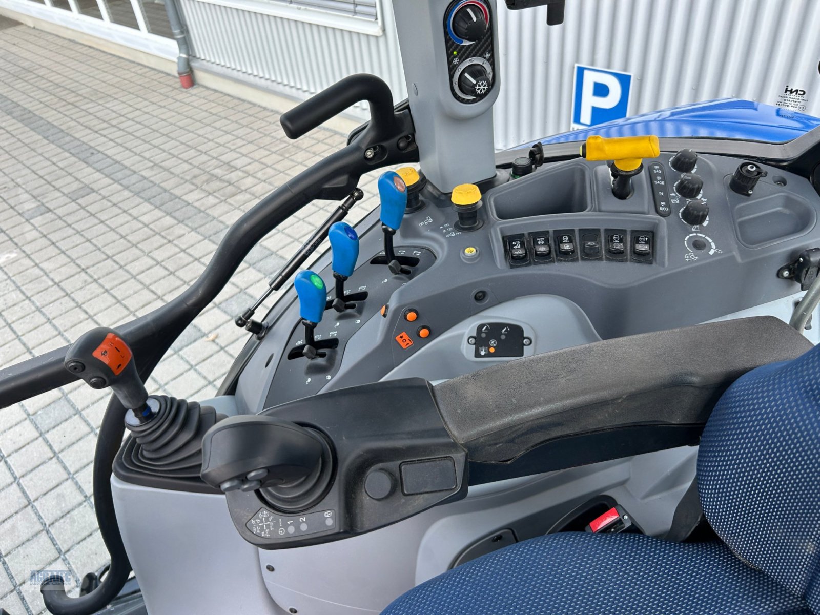 Traktor типа New Holland T 5.120 ElectroCommand, Gebrauchtmaschine в Salching bei Straubing (Фотография 11)