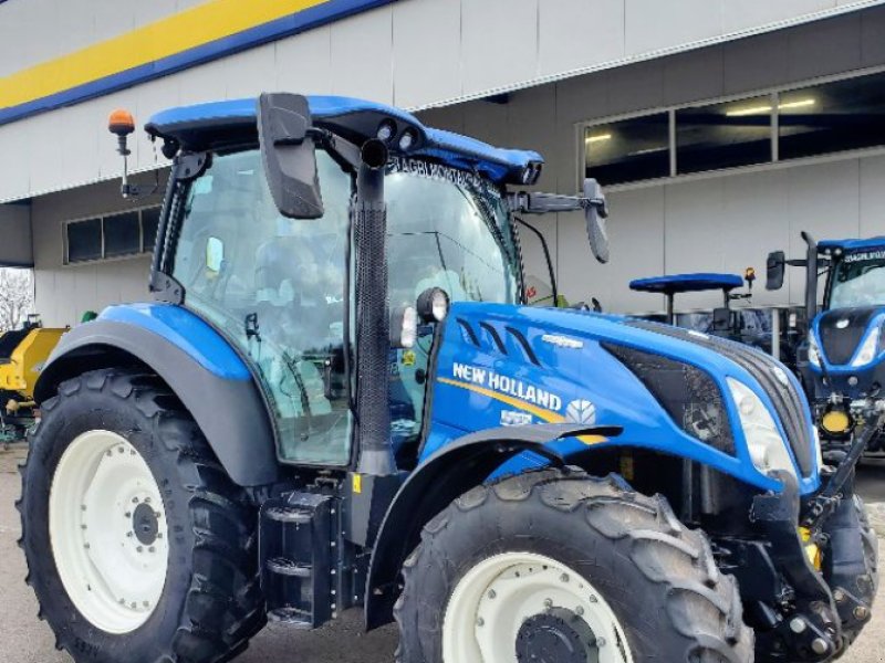 Traktor of the type New Holland T 5.140 AC, Gebrauchtmaschine in Montauban (Picture 1)
