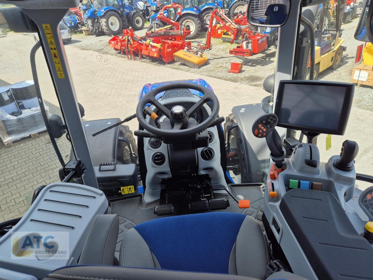 Traktor des Typs New Holland T 5.140 AC, Neumaschine in Groß-Gerau (Bild 5)