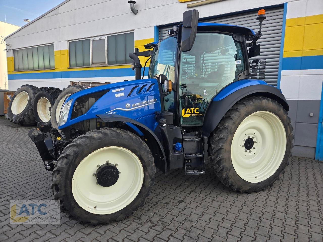 Traktor типа New Holland T 5.140 AC, Gebrauchtmaschine в Groß-Gerau (Фотография 1)