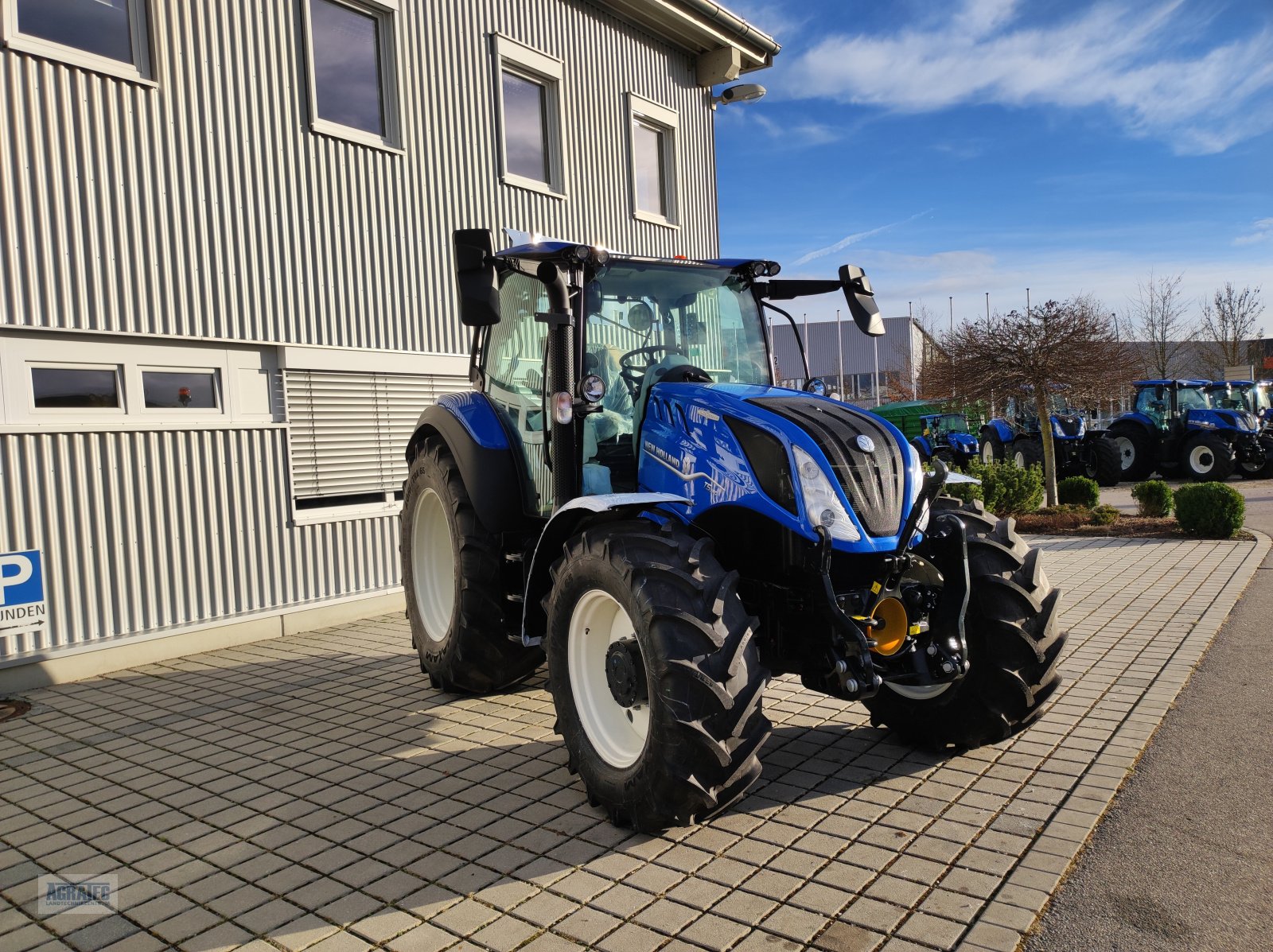 Traktor van het type New Holland T 5.140 AutoCommand, Neumaschine in Salching bei Straubing (Foto 4)