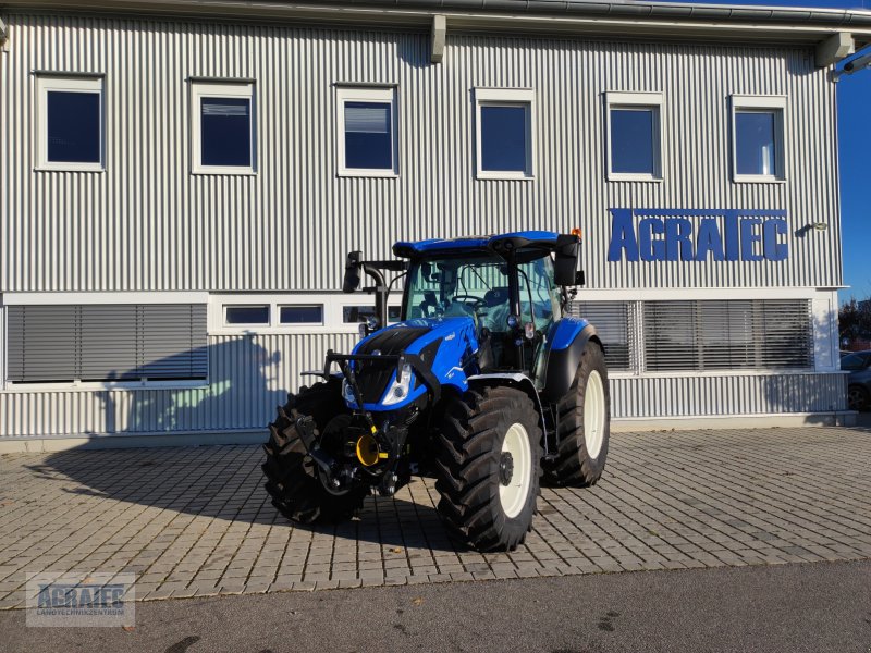 Traktor of the type New Holland T 5.140 AutoCommand, Neumaschine in Salching bei Straubing (Picture 1)