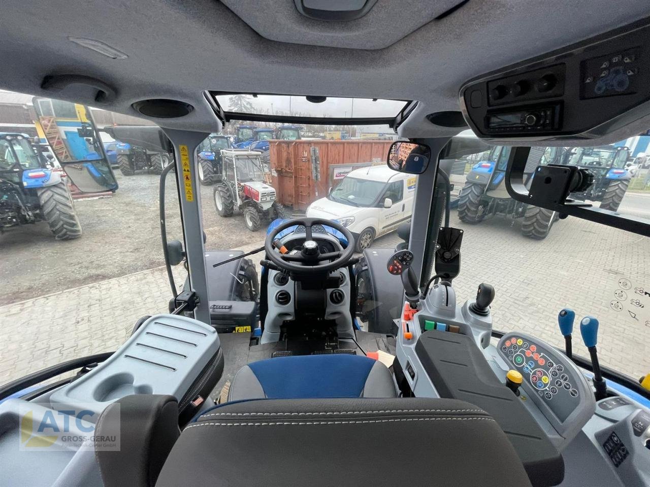 Traktor of the type New Holland T 5.140 Autocommand, Gebrauchtmaschine in Groß-Gerau (Picture 4)