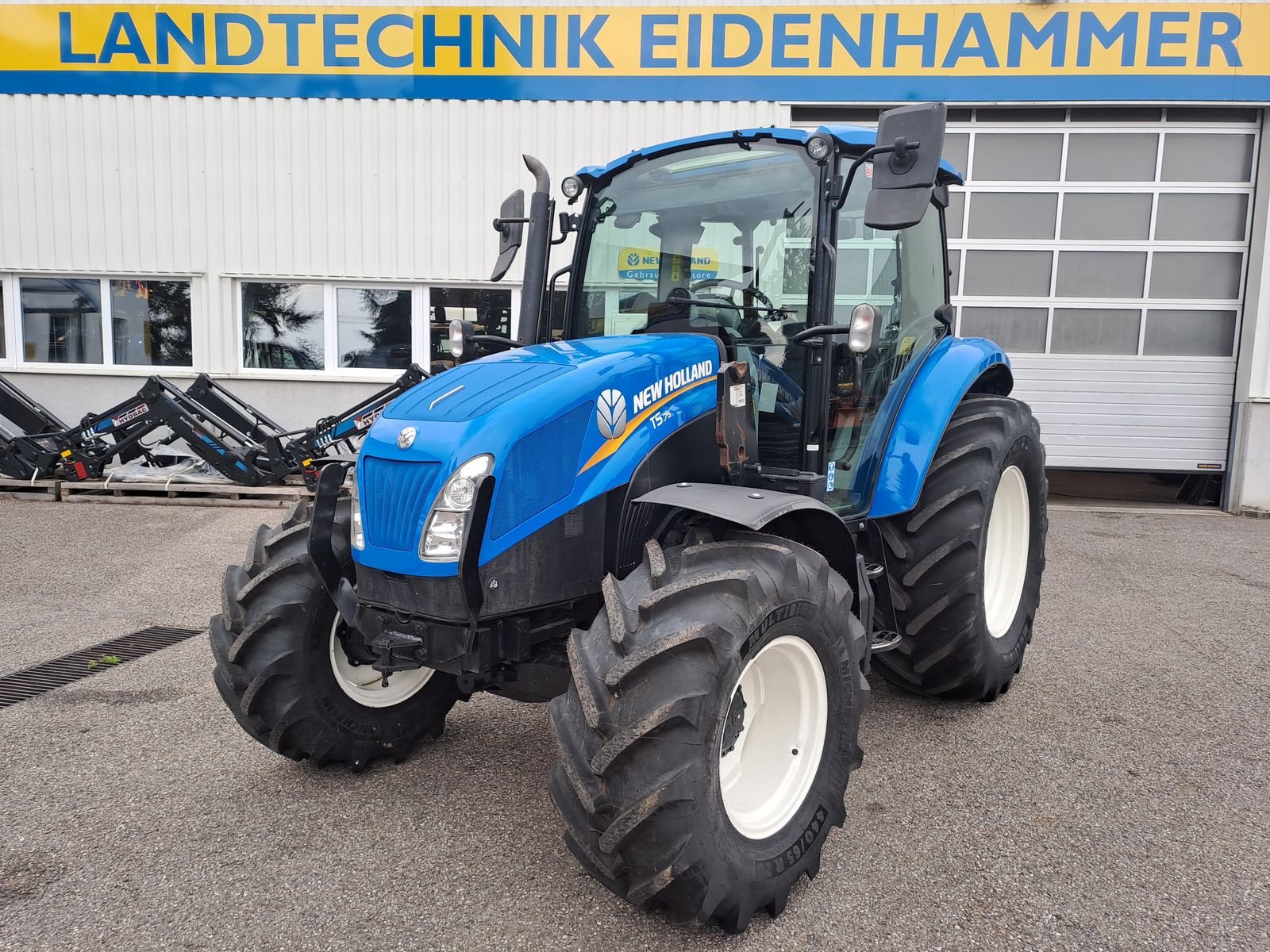 Traktor типа New Holland T 5.75, Gebrauchtmaschine в Burgkirchen (Фотография 1)